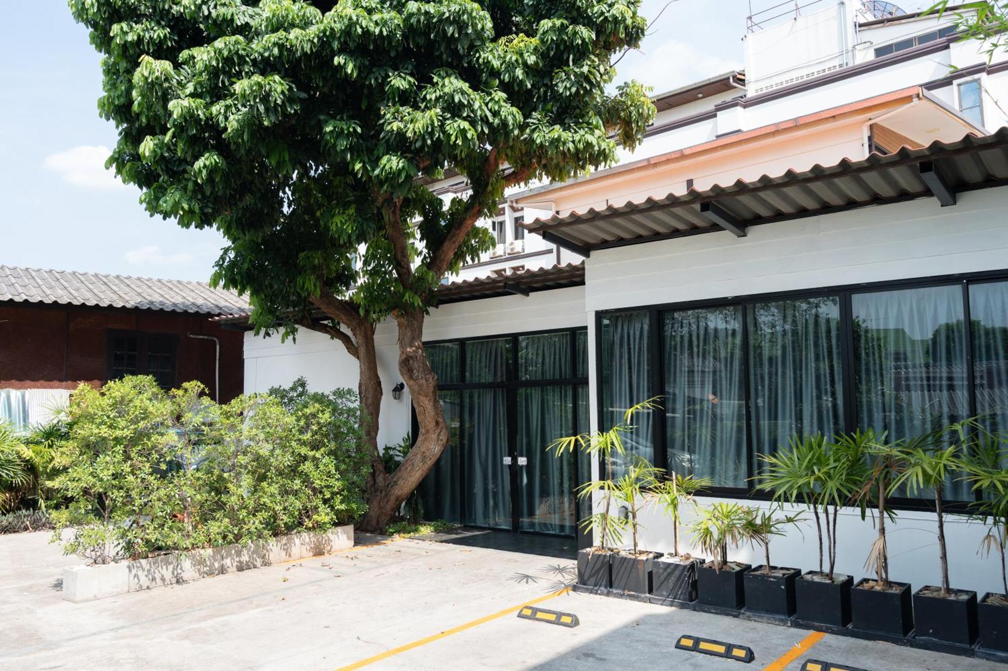 Апартаменты Chiang Mai Mansion 2 Экстерьер фото